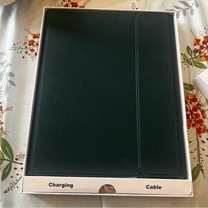 IPad Pro 12.9” Wireless Keyboard Case and Pad  New in Box